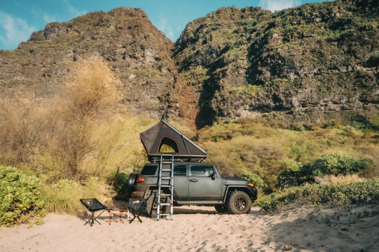 4WD FJ Cruiser with Rooftop Camp