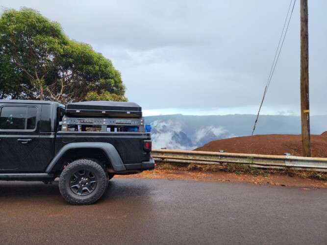 back side of black jeep